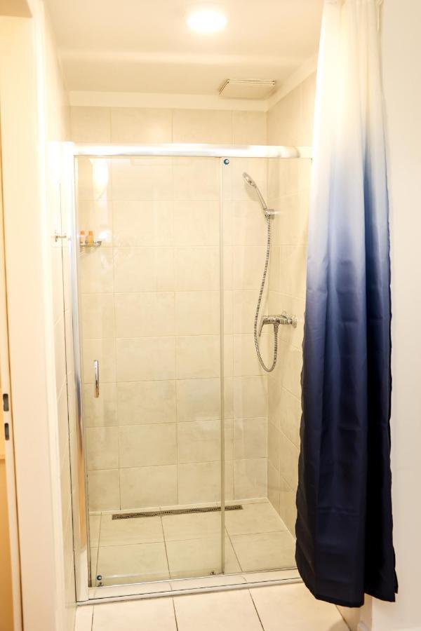 Apartmán Modern 3br Free Parking Prime Location *