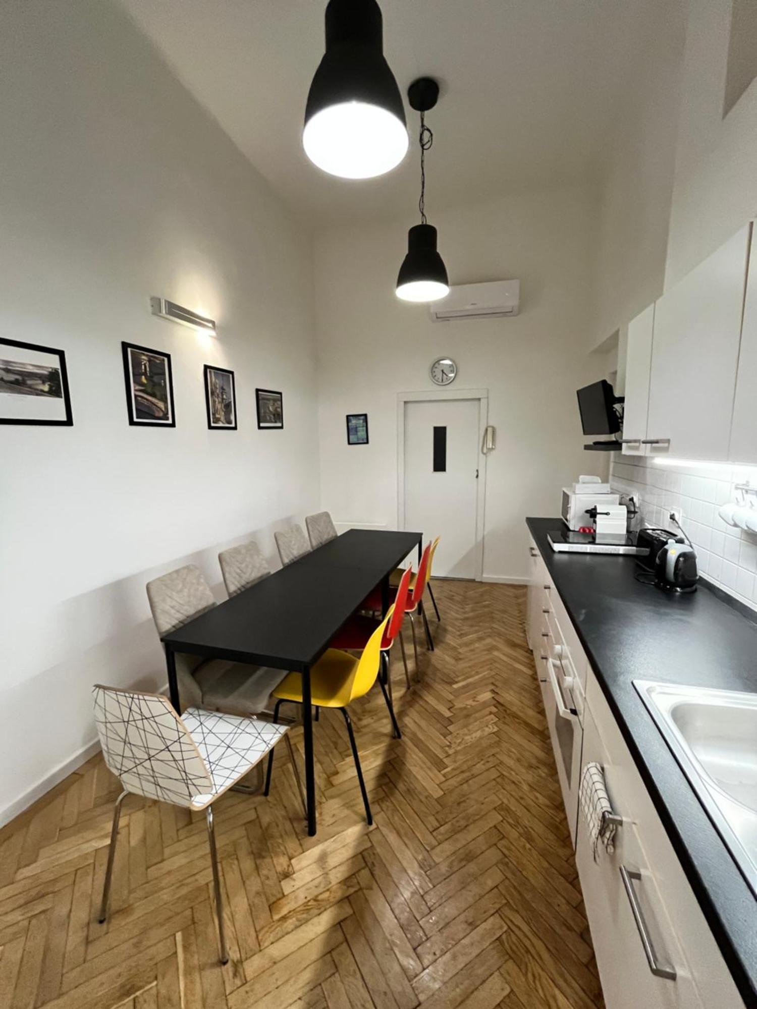 Apartmán Modern 3br Free Parking Prime Location