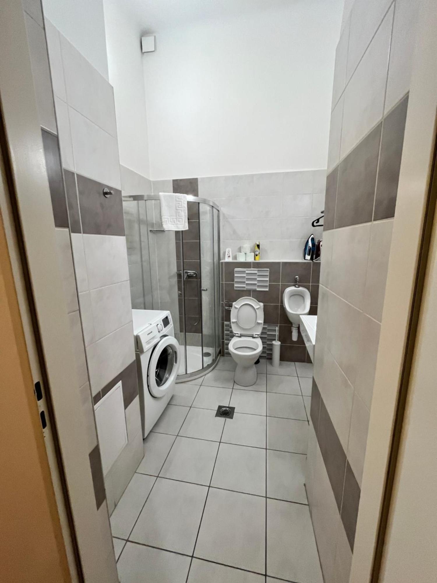 Apartmán Modern 3br Free Parking Prime Location *