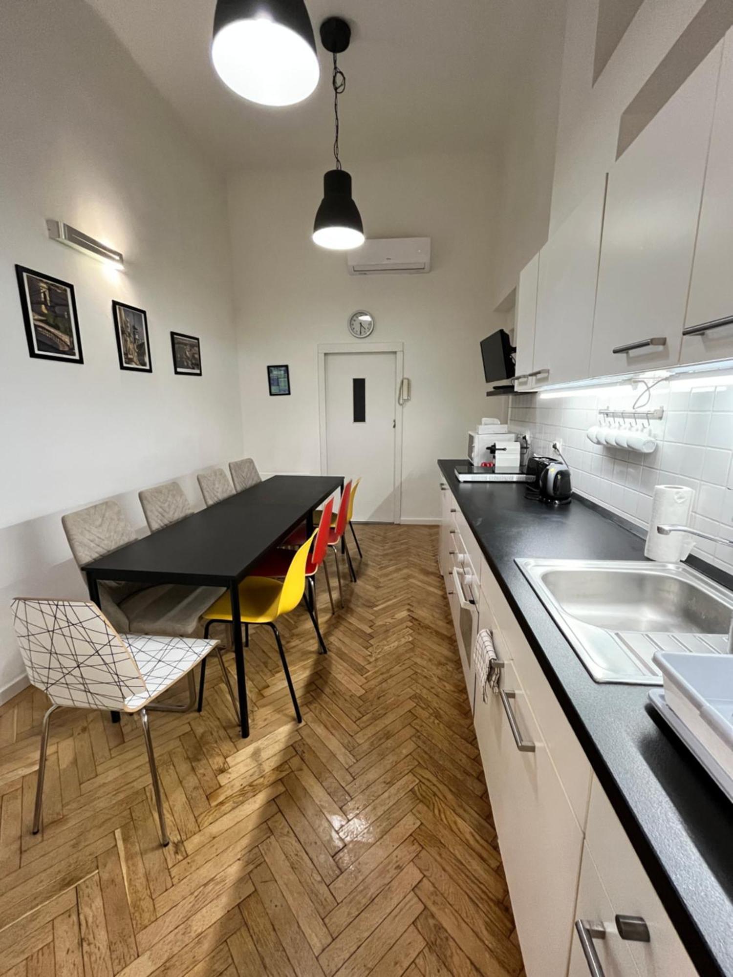 Modern 3br Free Parking Prime Location Apartmán