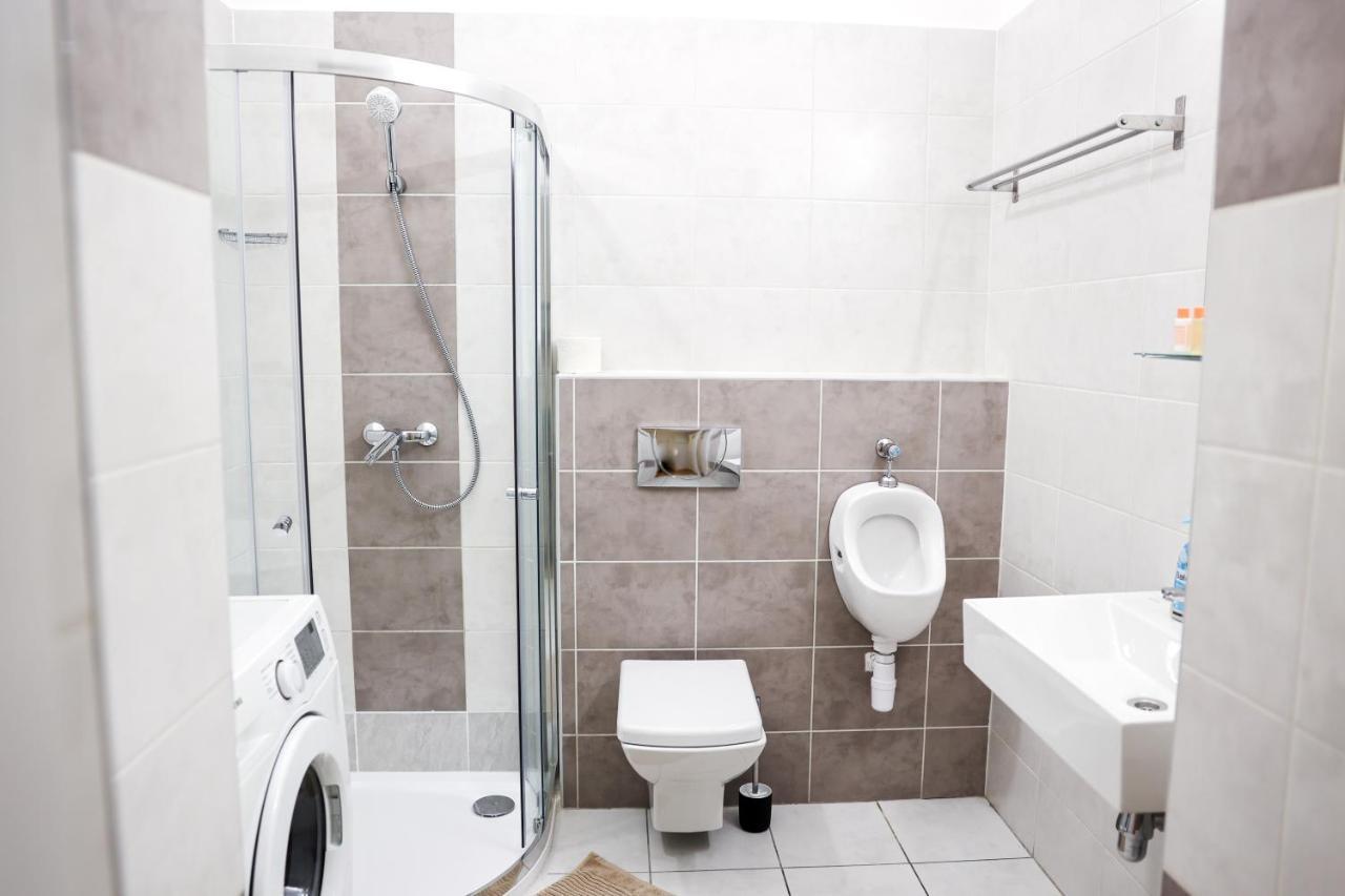 Apartment Modern 3br Free Parking Prime Location